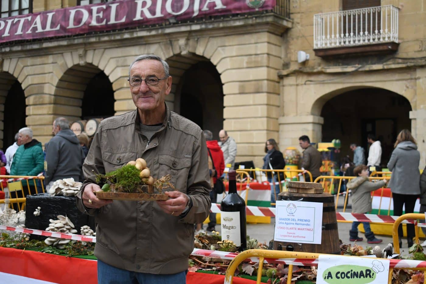 Alfonso Olarte recibe el Premio Carlos Aguirre de las XXXI Jornadas Micológicas Jarreras 1 Alfonso Olarte recibe el Premio Carlos Aguirre de las XXXI Jornadas Micológicas Jarreras 1