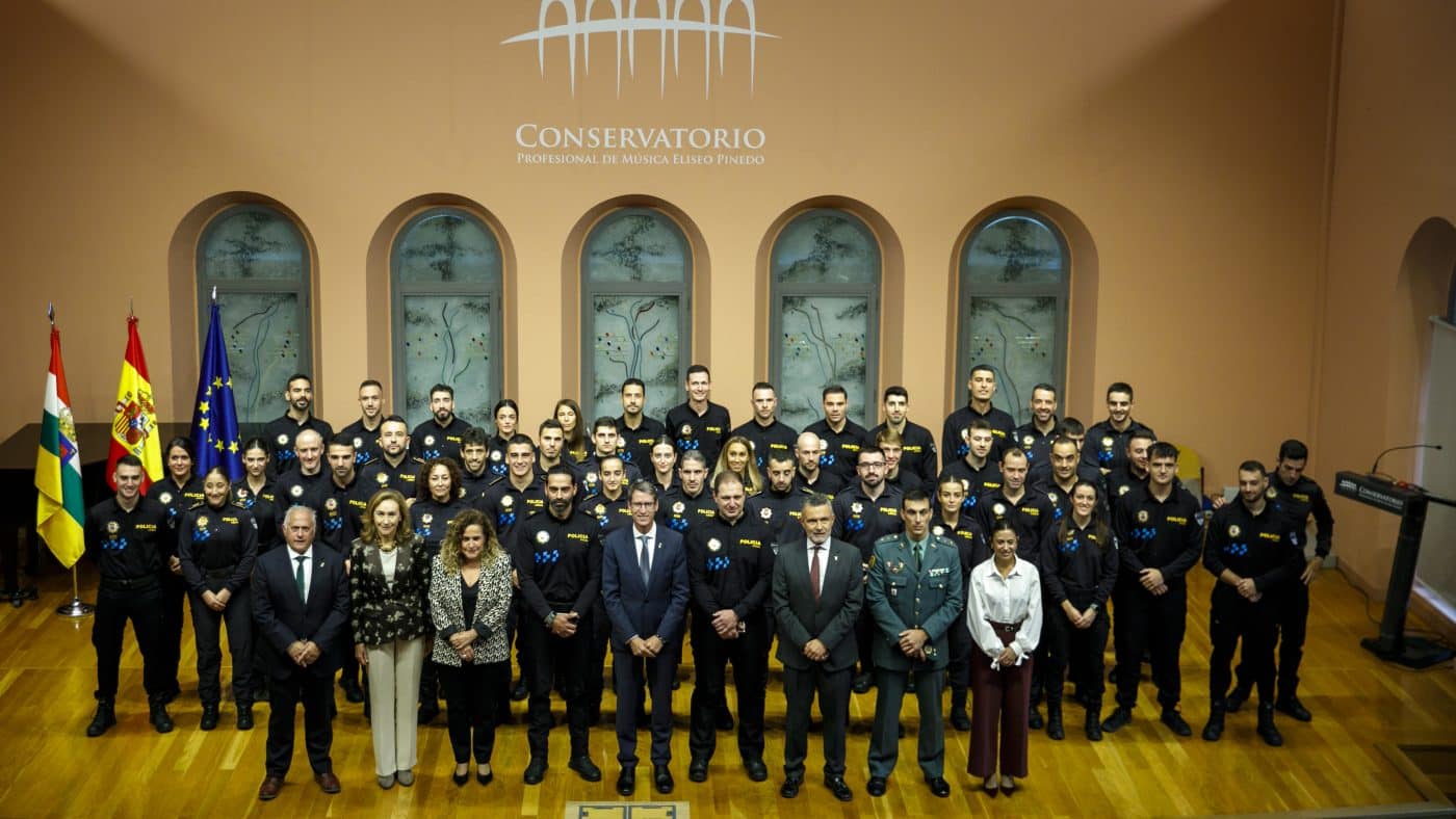 Cinco agentes de la Policía Local de Haro se gradúan en Logroño 5