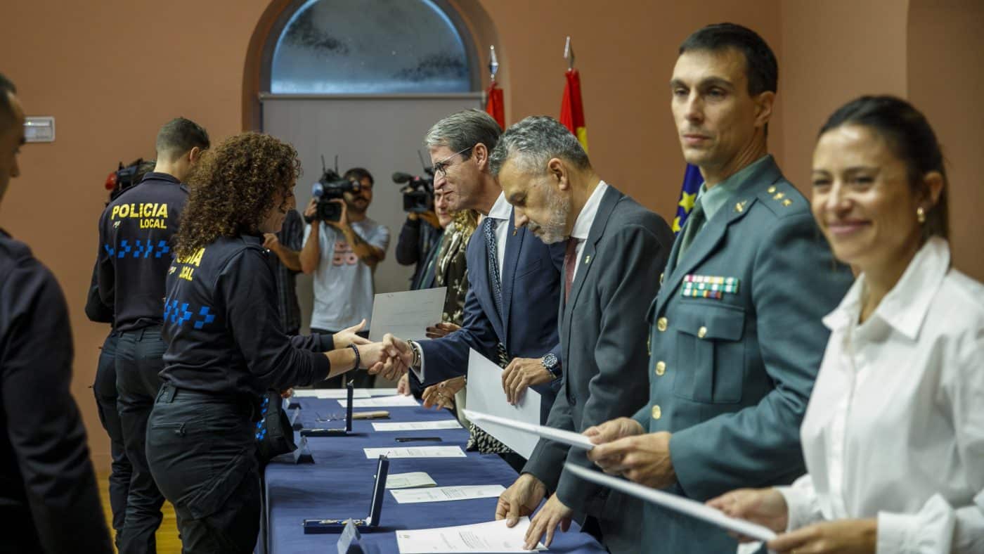 Cinco agentes de la Policía Local de Haro se gradúan en Logroño 2