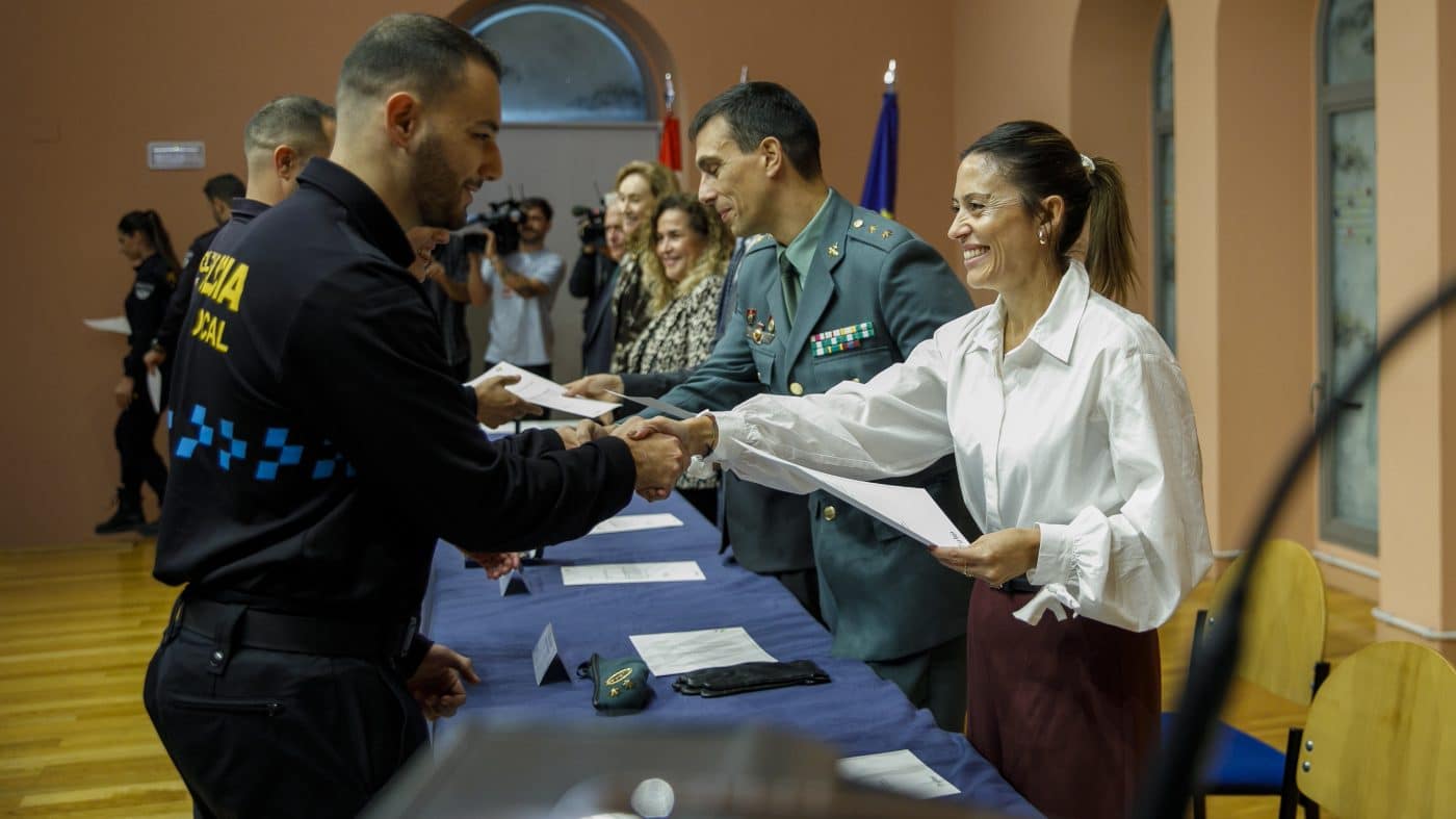 Cinco agentes de la Policía Local de Haro se gradúan en Logroño 3