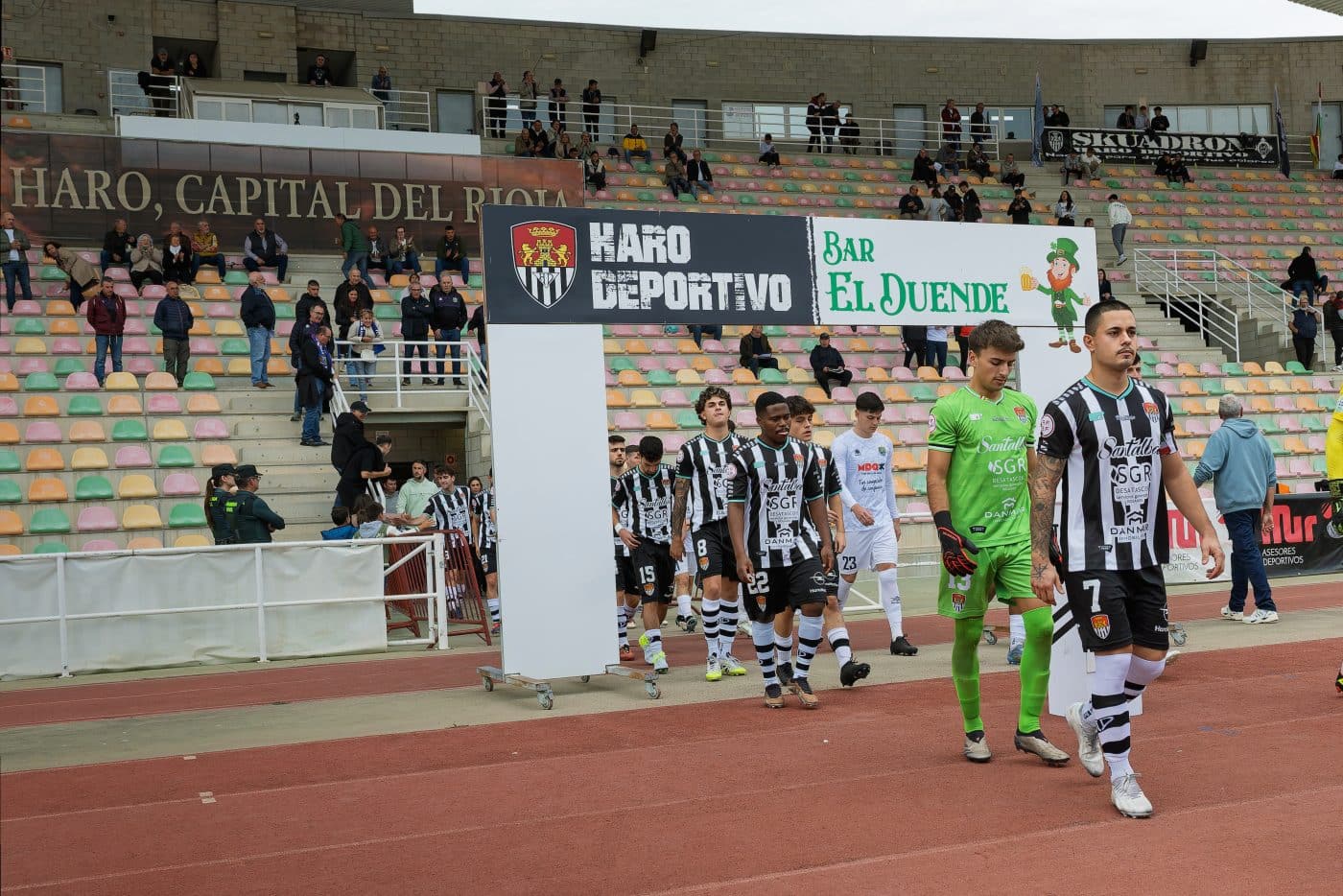 El Haro empata con el Anguiano en un partido que mereció ganar 2 El Haro empata con el Anguiano en un partido que mereció ganar 2