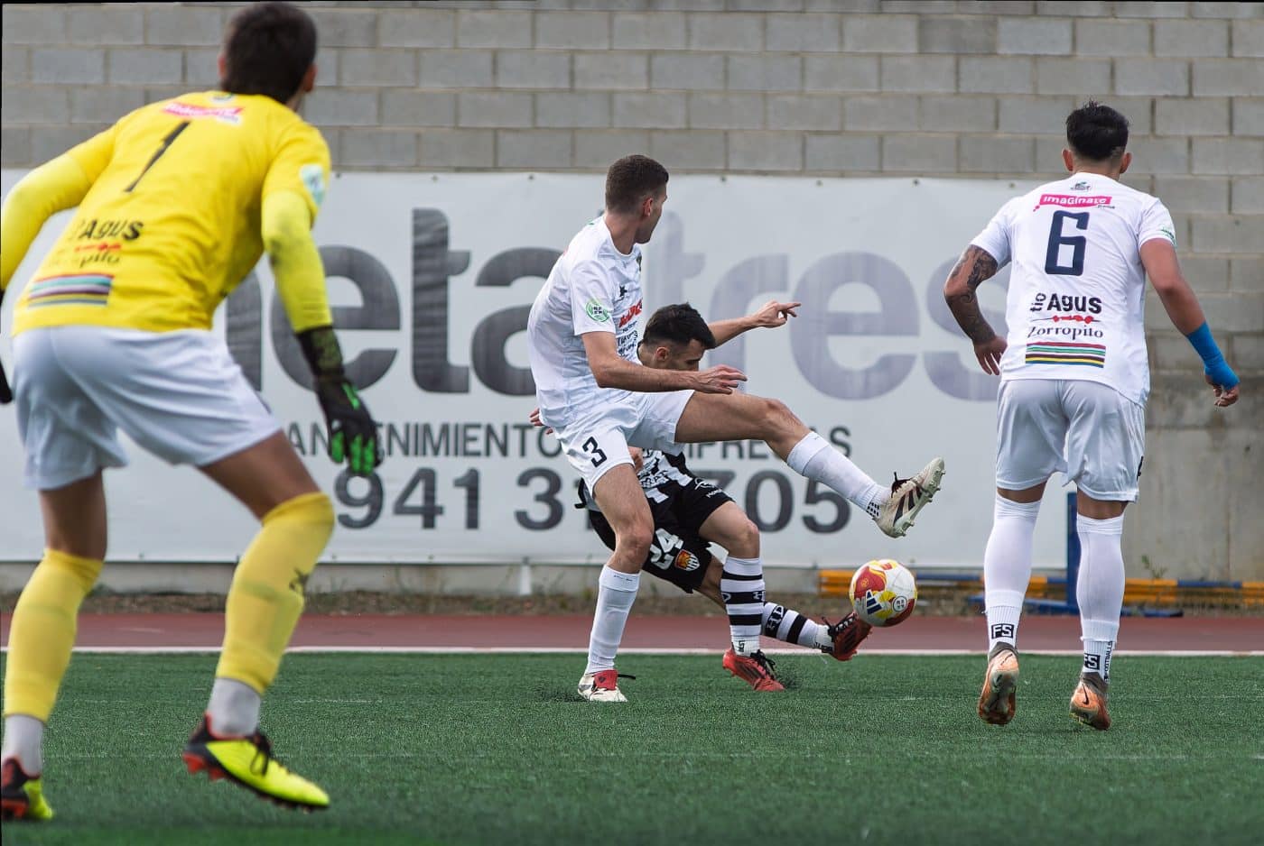El Haro empata con el Anguiano en un partido que mereció ganar 5 El Haro empata con el Anguiano en un partido que mereció ganar 5
