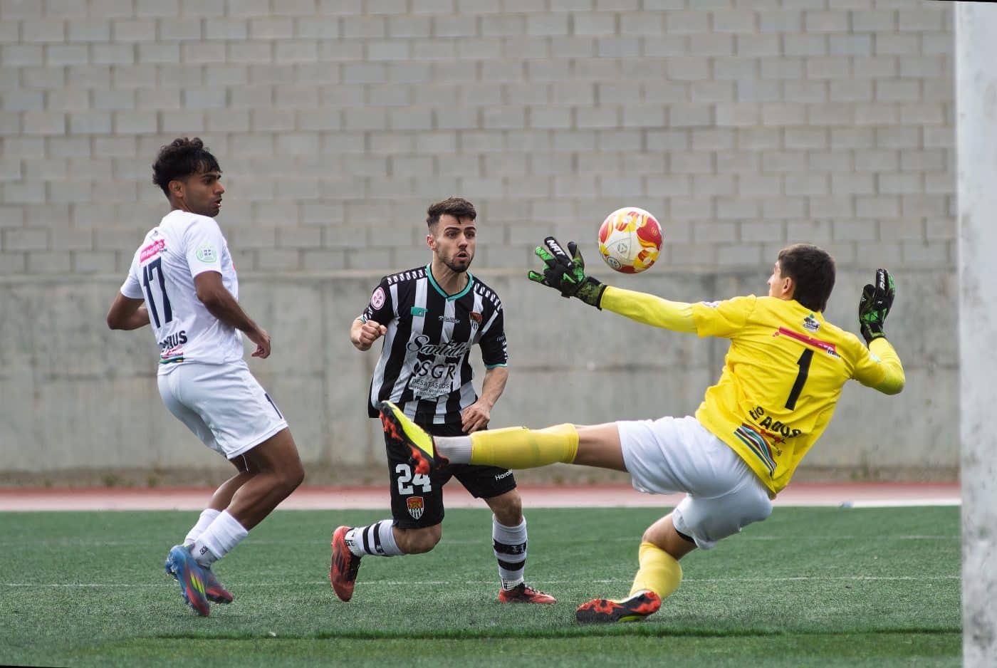 El Haro empata con el Anguiano en un partido que mereció ganar 4 El Haro empata con el Anguiano en un partido que mereció ganar 4