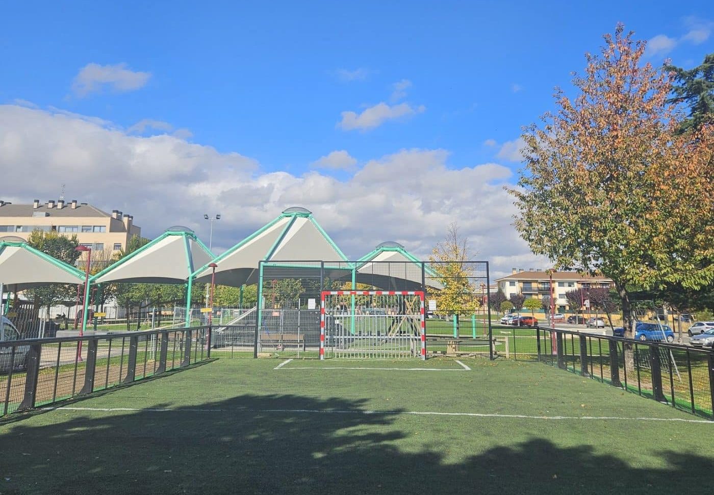 Haro ya tiene lista su nueva pista polideportiva en El Mazo 1 Haro ya tiene lista su nueva pista polideportiva en El Mazo 1