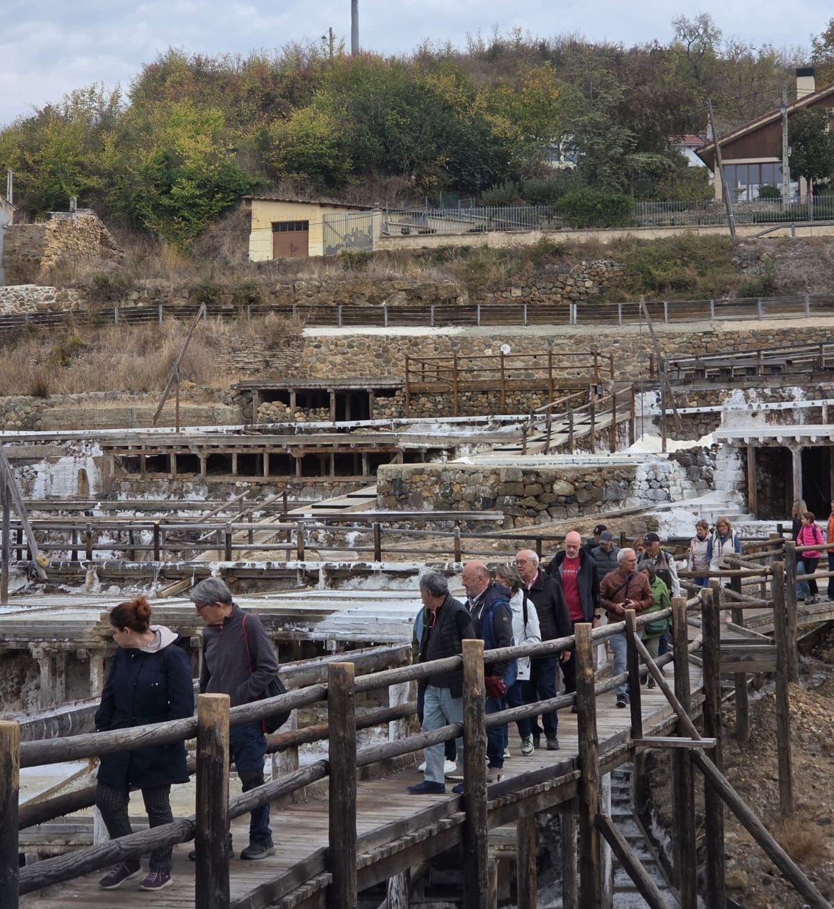 Los Amigos del Camino de Santiago de Haro visitan las Salinas de Añana y otros enclaves de interés 4