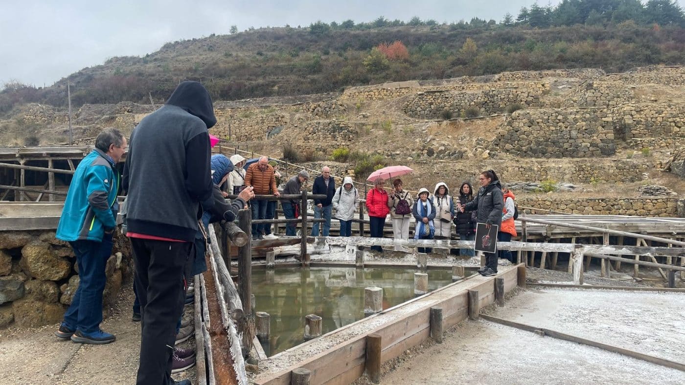 Los Amigos del Camino de Santiago de Haro visitan las Salinas de Añana y otros enclaves de interés 3