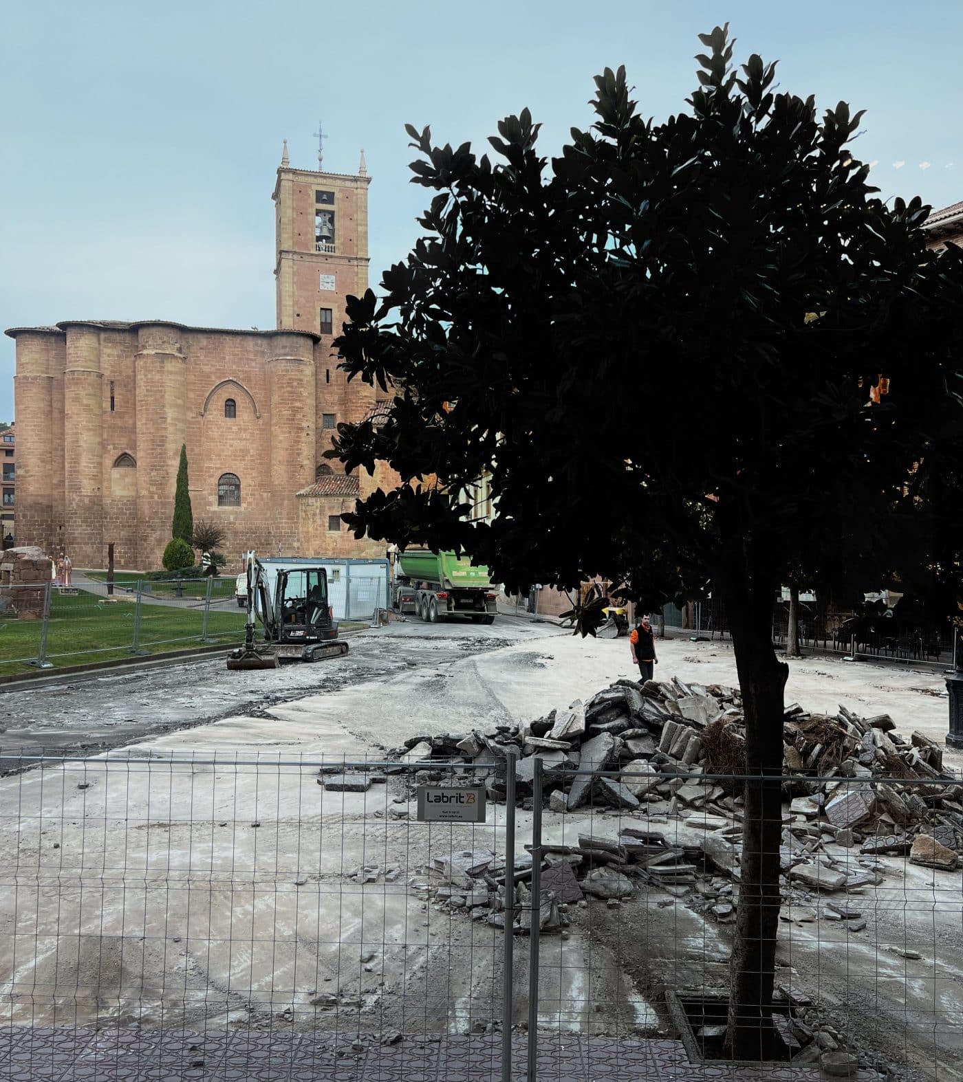 Nájera inicia las obras de mejora de la plaza de España 1 Nájera inicia las obras de mejora de la plaza de España 1