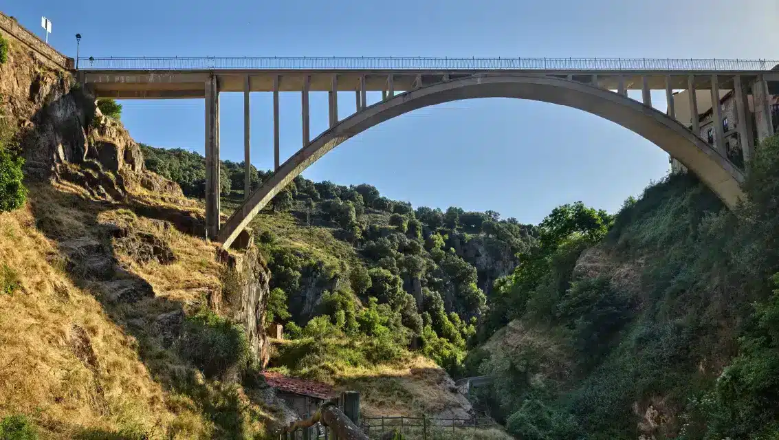 Haro acoge en el Centro Fundación Caja Rioja una exposición de fotografías del puente de Ortigosa 1 Haro acoge en el Centro Fundación Caja Rioja una exposición de fotografías del puente de Ortigosa 1