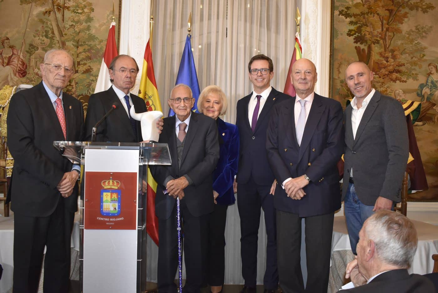 El Centro Riojano de Madrid entrega el XXI Trofeo Vestido de Luces Rioja y Oro y el Capote Rioja y Oro 1