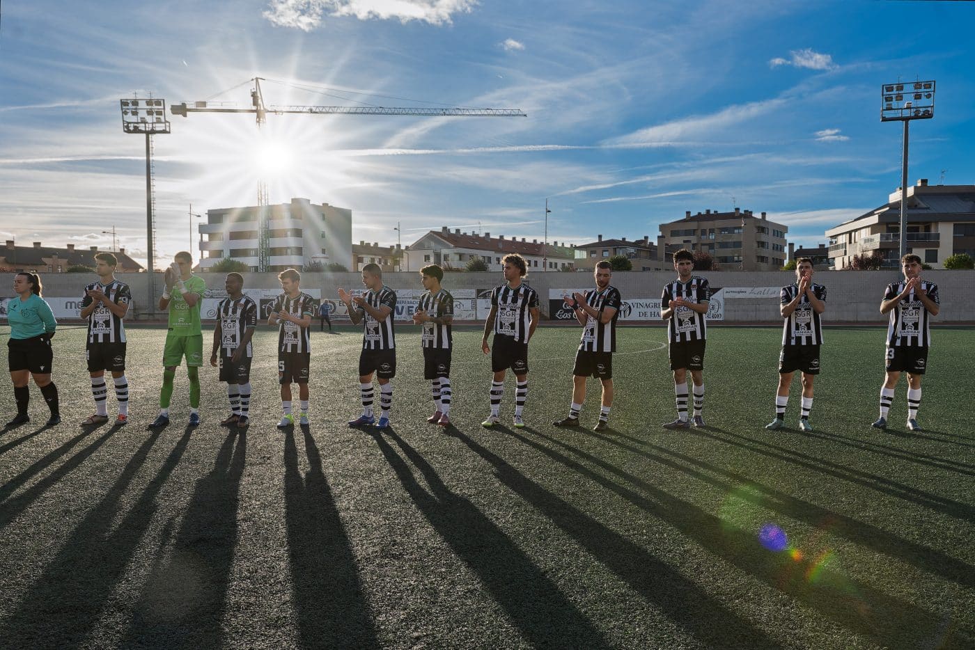 El Haro deja escapar el triunfo en los momentos finales ante la Oyonesa 12 El Haro deja escapar el triunfo en los momentos finales ante la Oyonesa 12