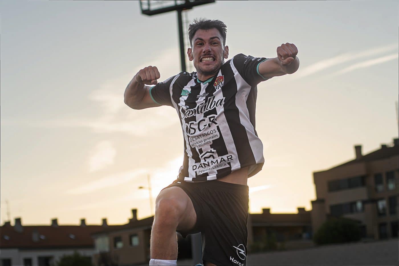 El Haro deja escapar el triunfo en los momentos finales ante la Oyonesa 1 El Haro deja escapar el triunfo en los momentos finales ante la Oyonesa 1