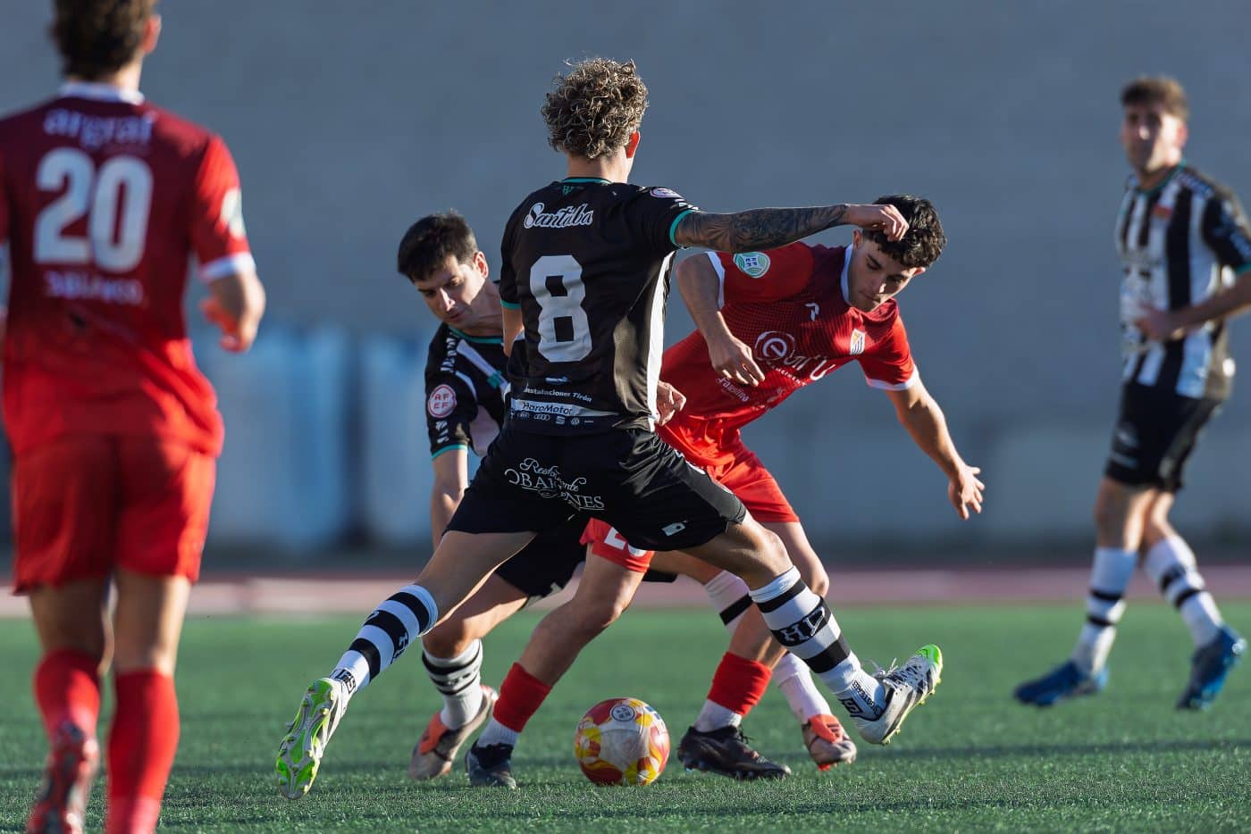 El Haro deja escapar el triunfo en los momentos finales ante la Oyonesa 8 El Haro deja escapar el triunfo en los momentos finales ante la Oyonesa 8