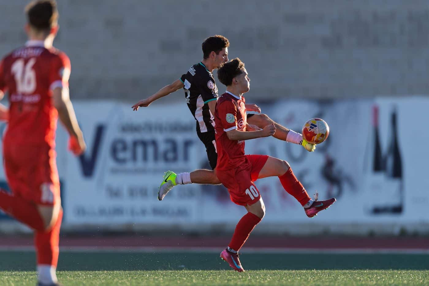 El Haro deja escapar el triunfo en los momentos finales ante la Oyonesa 5 El Haro deja escapar el triunfo en los momentos finales ante la Oyonesa 5