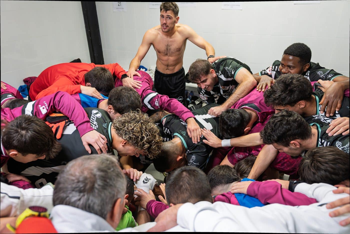 El Haro deja escapar el triunfo en los momentos finales ante la Oyonesa 11 El Haro deja escapar el triunfo en los momentos finales ante la Oyonesa 11