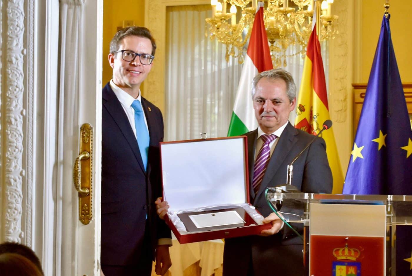 El Haro Rioja Vóley brilla también en Madrid: Premio al Deporte en las Fiestas de San Millán en un gran fin de semana 5 El Haro Rioja Vóley brilla también en Madrid: Premio al Deporte en las Fiestas de San Millán en un gran fin de semana 5