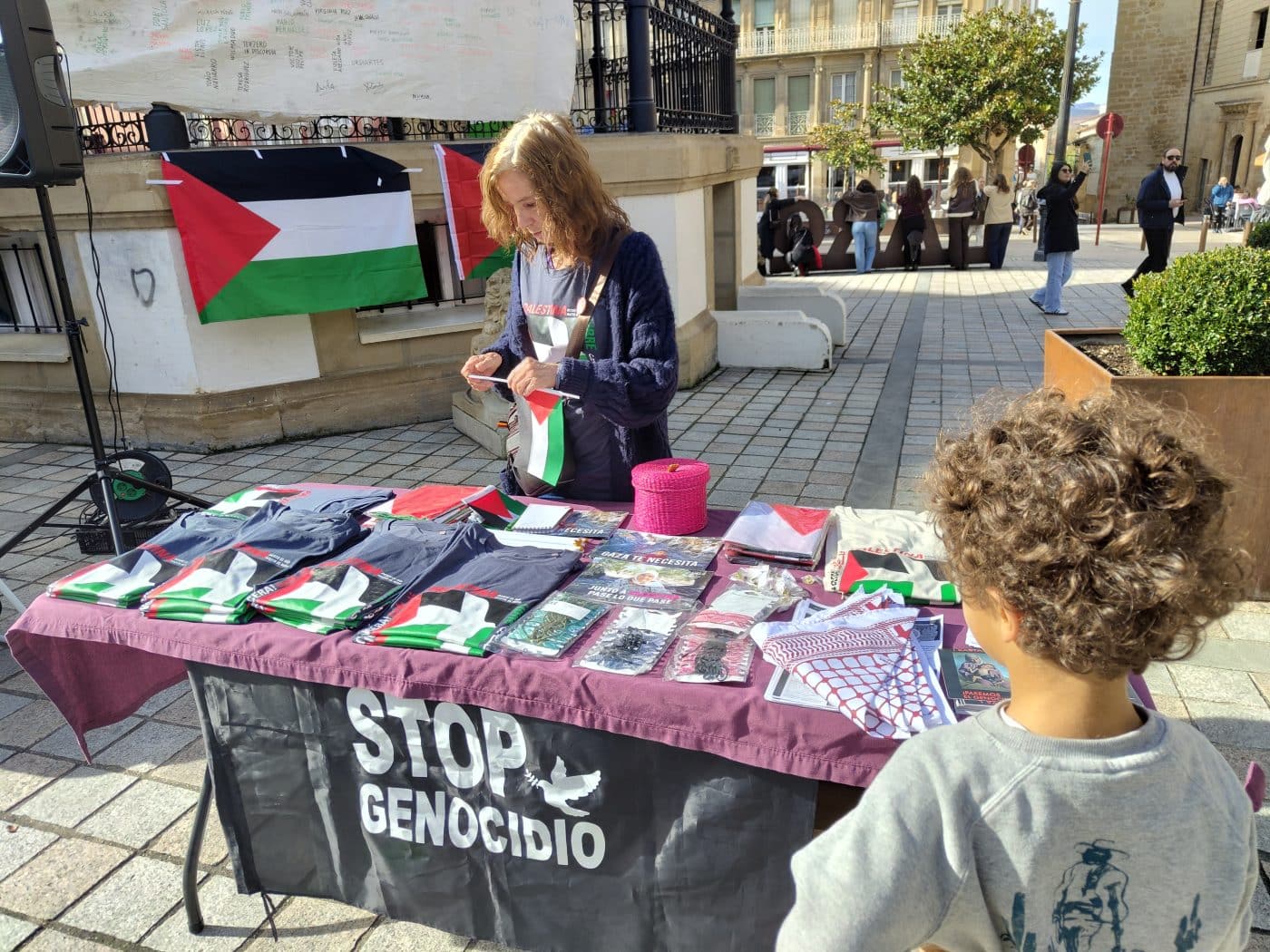 Haro acoge la lectura encadenada del diario de Atef Abou Saif en apoyo a Palestina 6