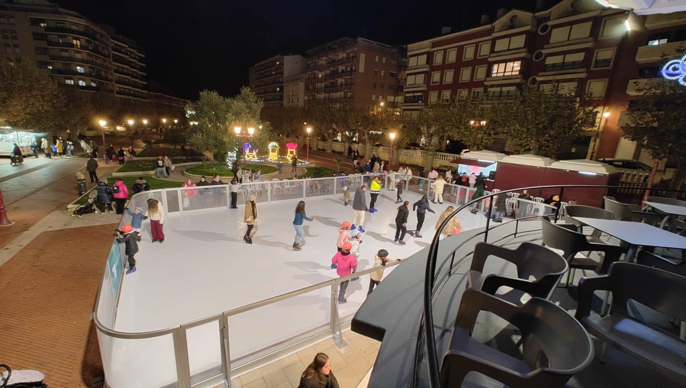 Haro estrena pista de hielo en los Jardines de la Vega 2