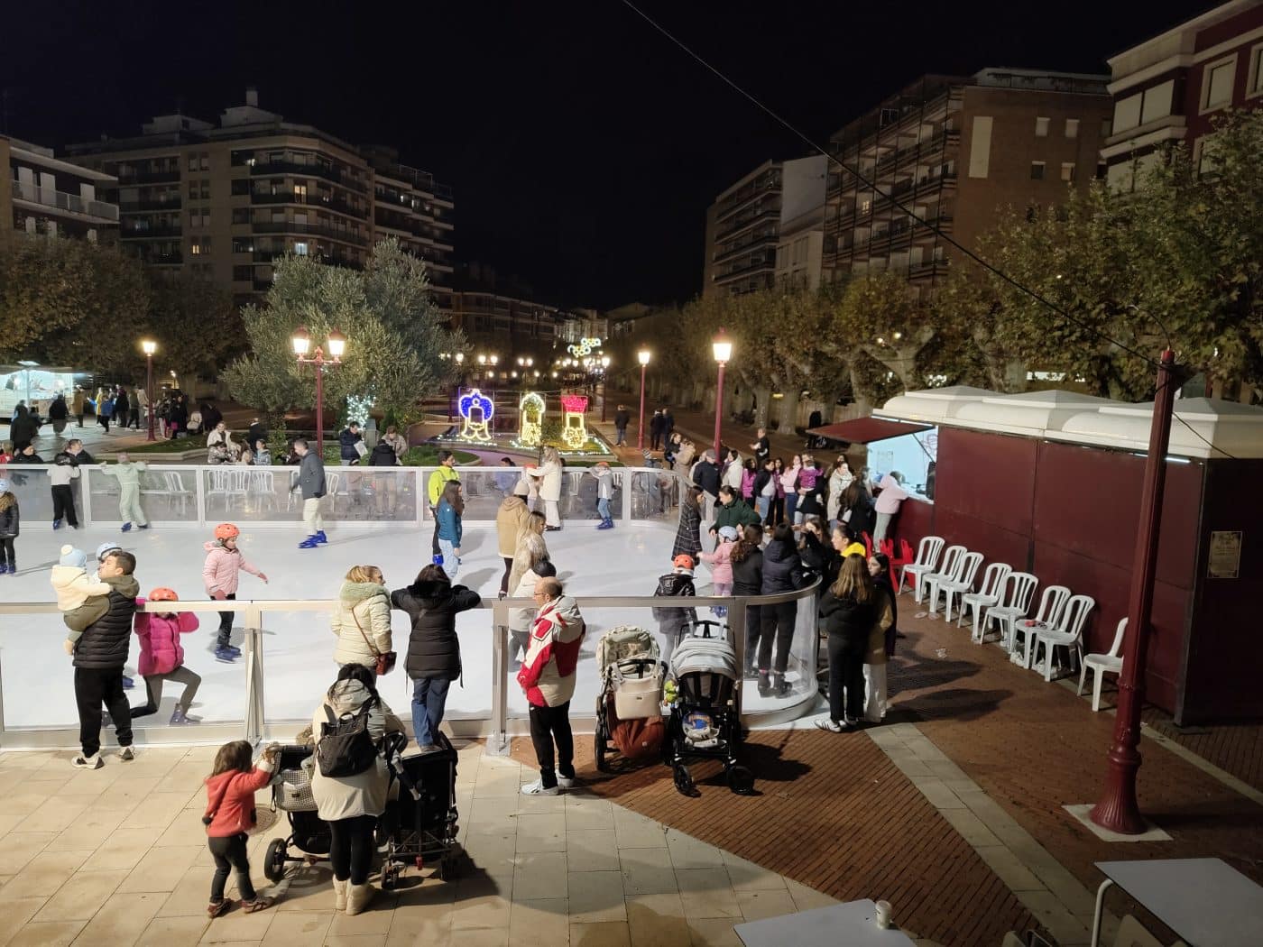 Haro estrena pista de hielo en los Jardines de la Vega 5