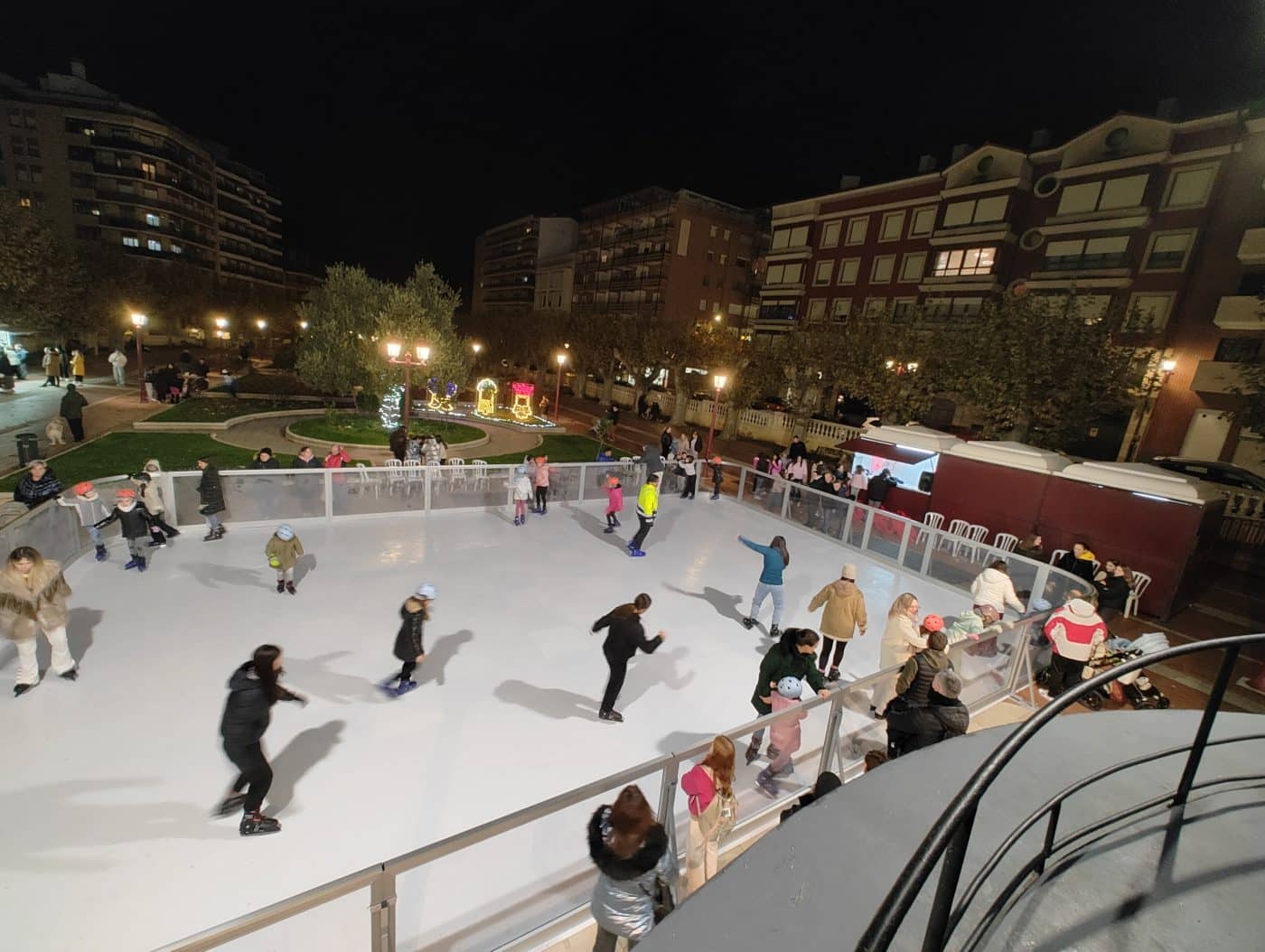 Haro estrena pista de hielo en los Jardines de la Vega 8