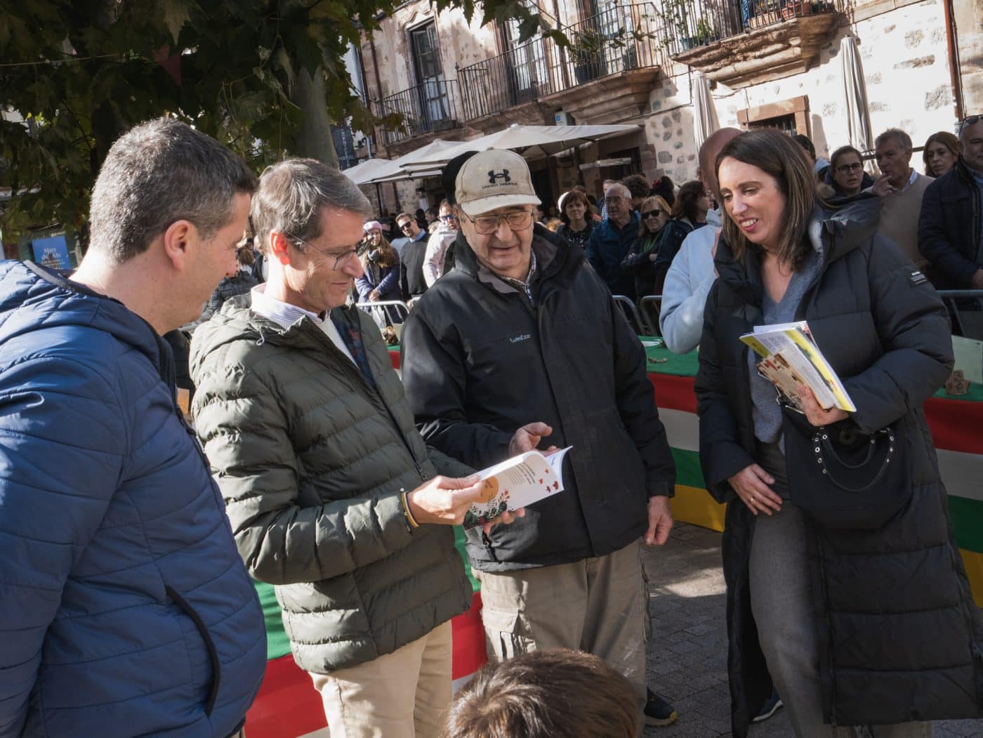 La afición por las setas vuelve a reunir a vecinos y visitantes en Ezcaray 2