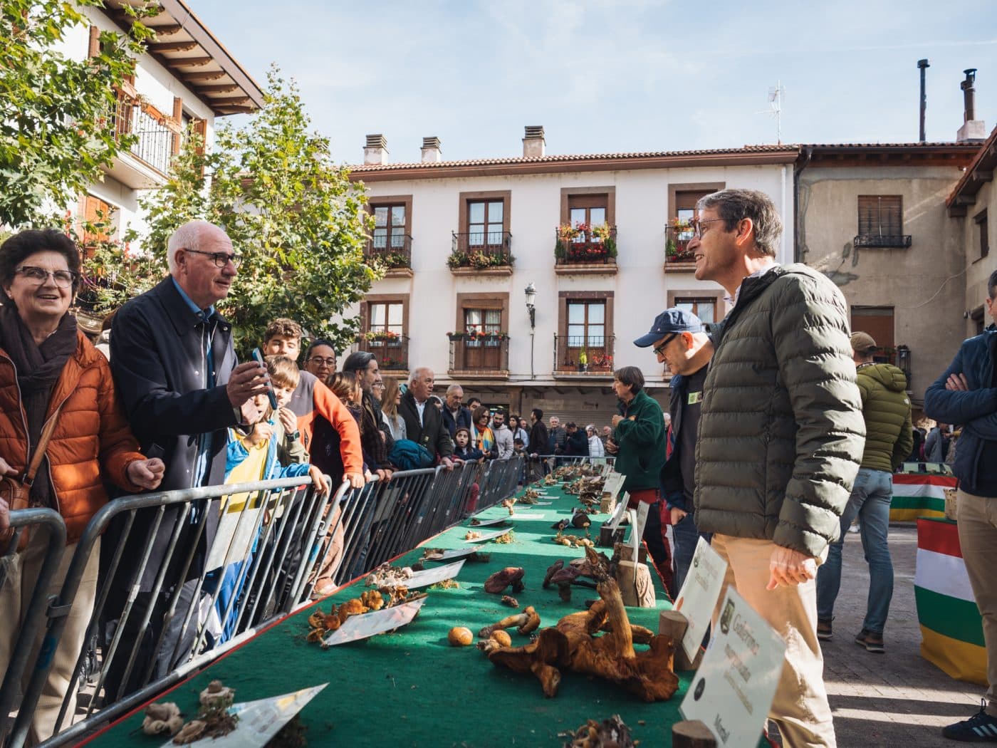 La afición por las setas vuelve a reunir a vecinos y visitantes en Ezcaray 6