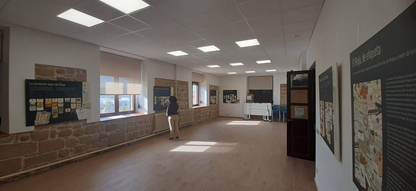 La exposición 'El Rioja de etiqueta' llega a la Casa de Cultura de Briones 1 La exposición 'El Rioja de etiqueta' llega a la Casa de Cultura de Briones 1