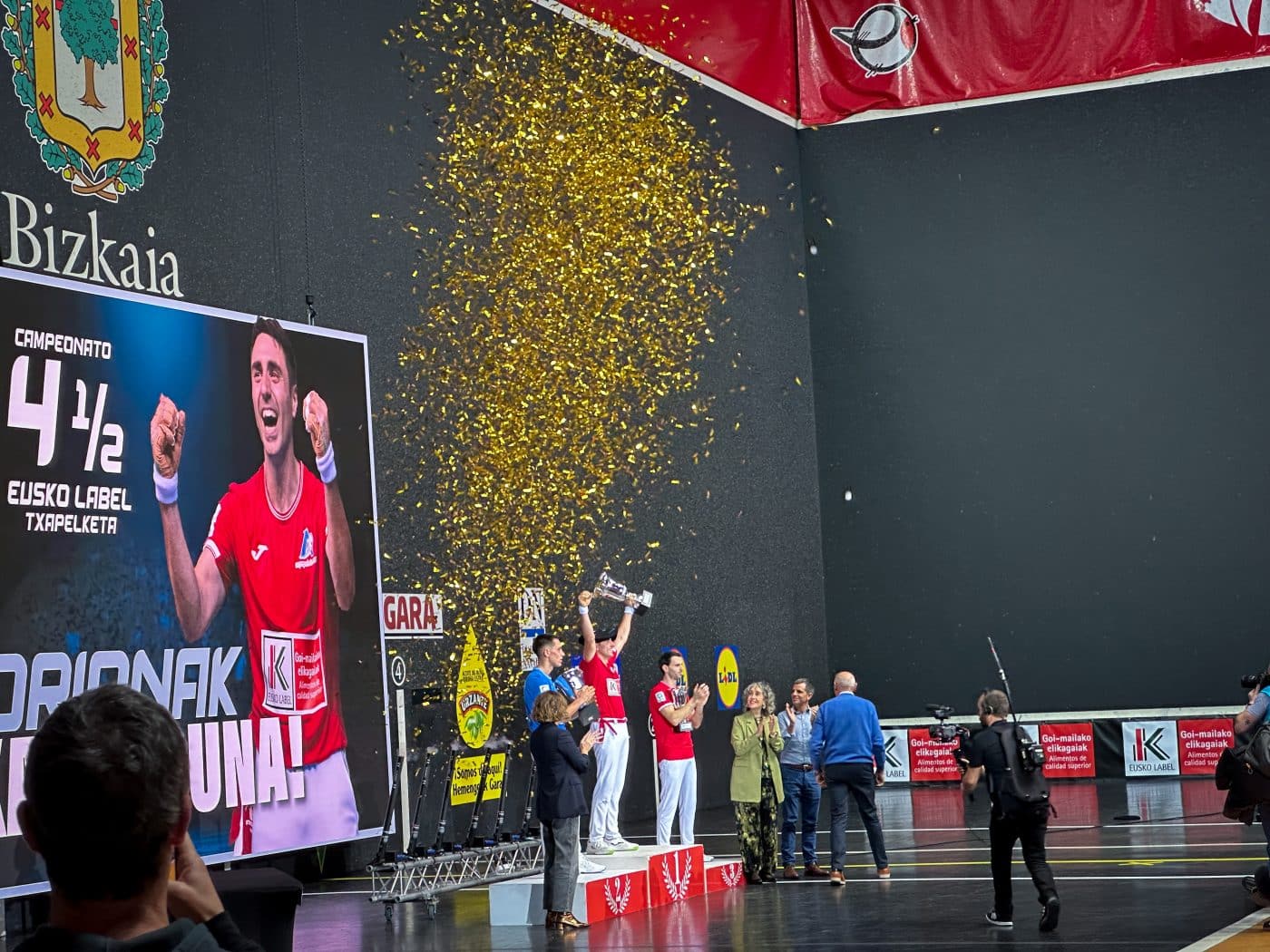 Zabala, orgullo riojano pese a la derrota en la final del Cuatro y Medio de pelota 4 Zabala, orgullo riojano pese a la derrota en la final del Cuatro y Medio de pelota 4