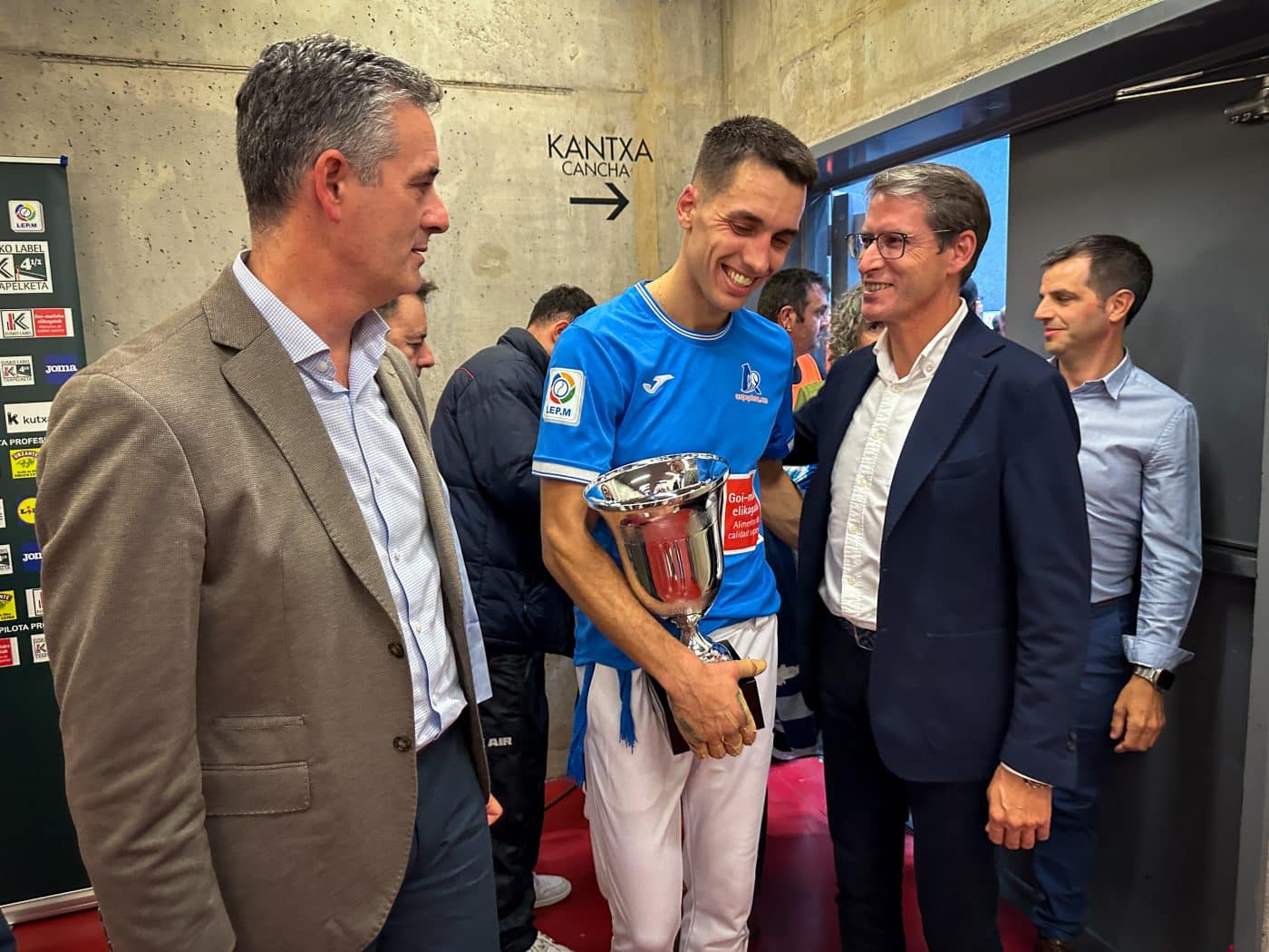 Zabala, orgullo riojano pese a la derrota en la final del Cuatro y Medio de pelota 1 Zabala, orgullo riojano pese a la derrota en la final del Cuatro y Medio de pelota 1
