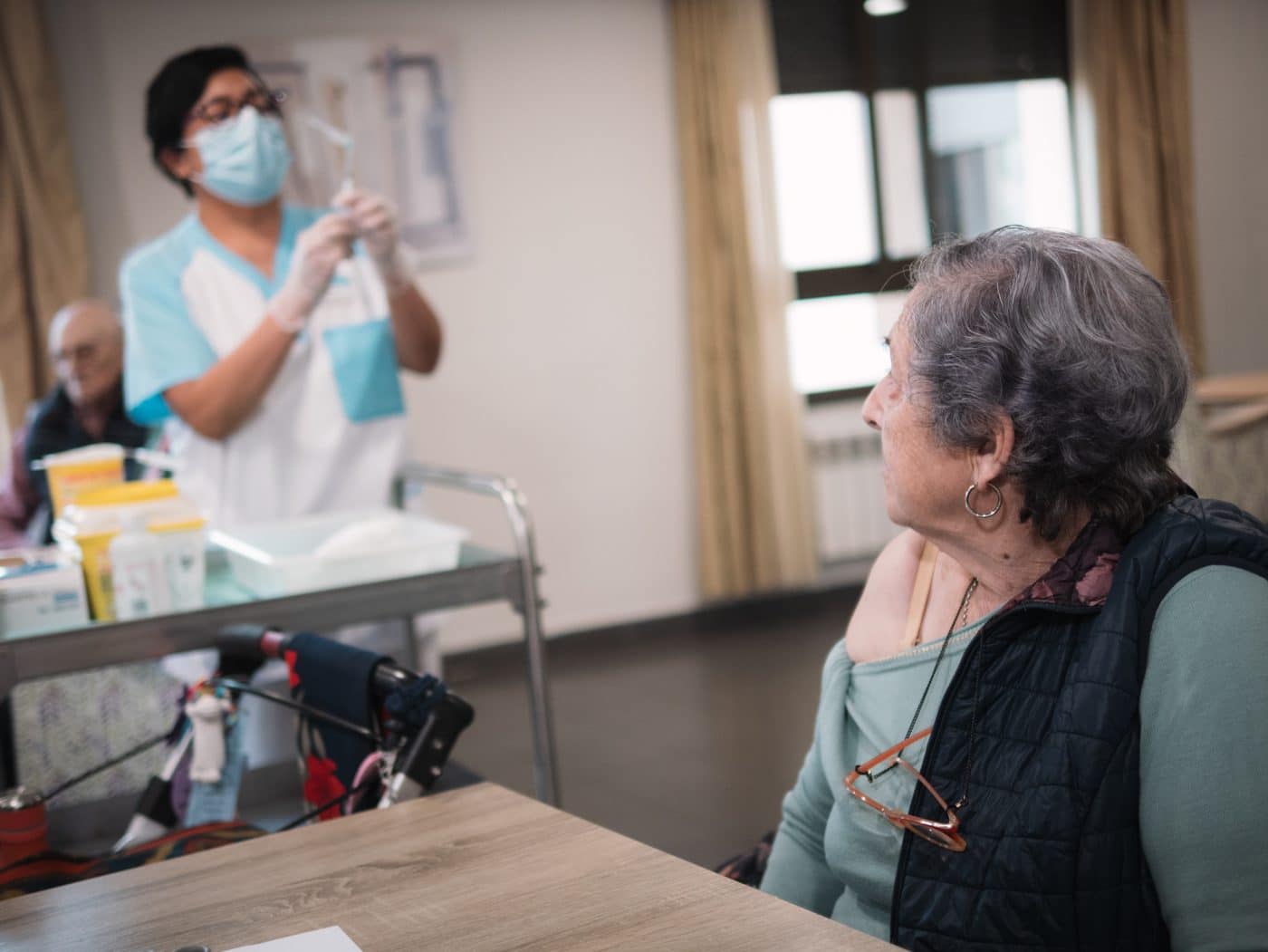 Los mayores de La Rioja comienzan a recibir la vacuna frente al VRS para prevenir infecciones respiratorias graves 1 Los mayores de La Rioja comienzan a recibir la vacuna frente al VRS para prevenir infecciones respiratorias graves 1