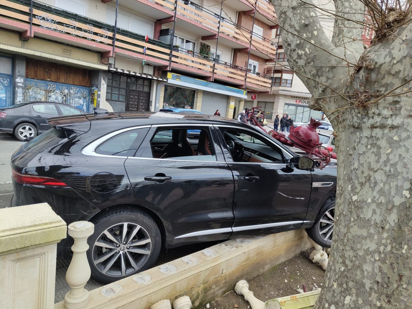 Aparatoso accidente de tráfico en la calle de la Vega en Haro 7
