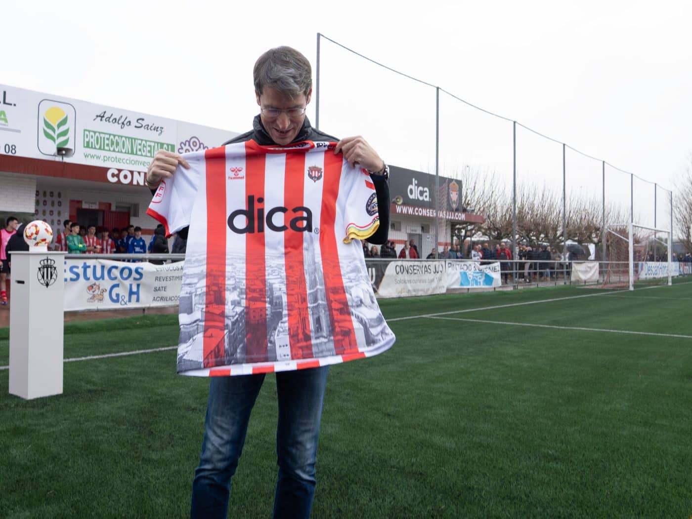 Capellán participa en la inauguración de las obras de mejora del campo de fútbol de Rincón de Soto 2