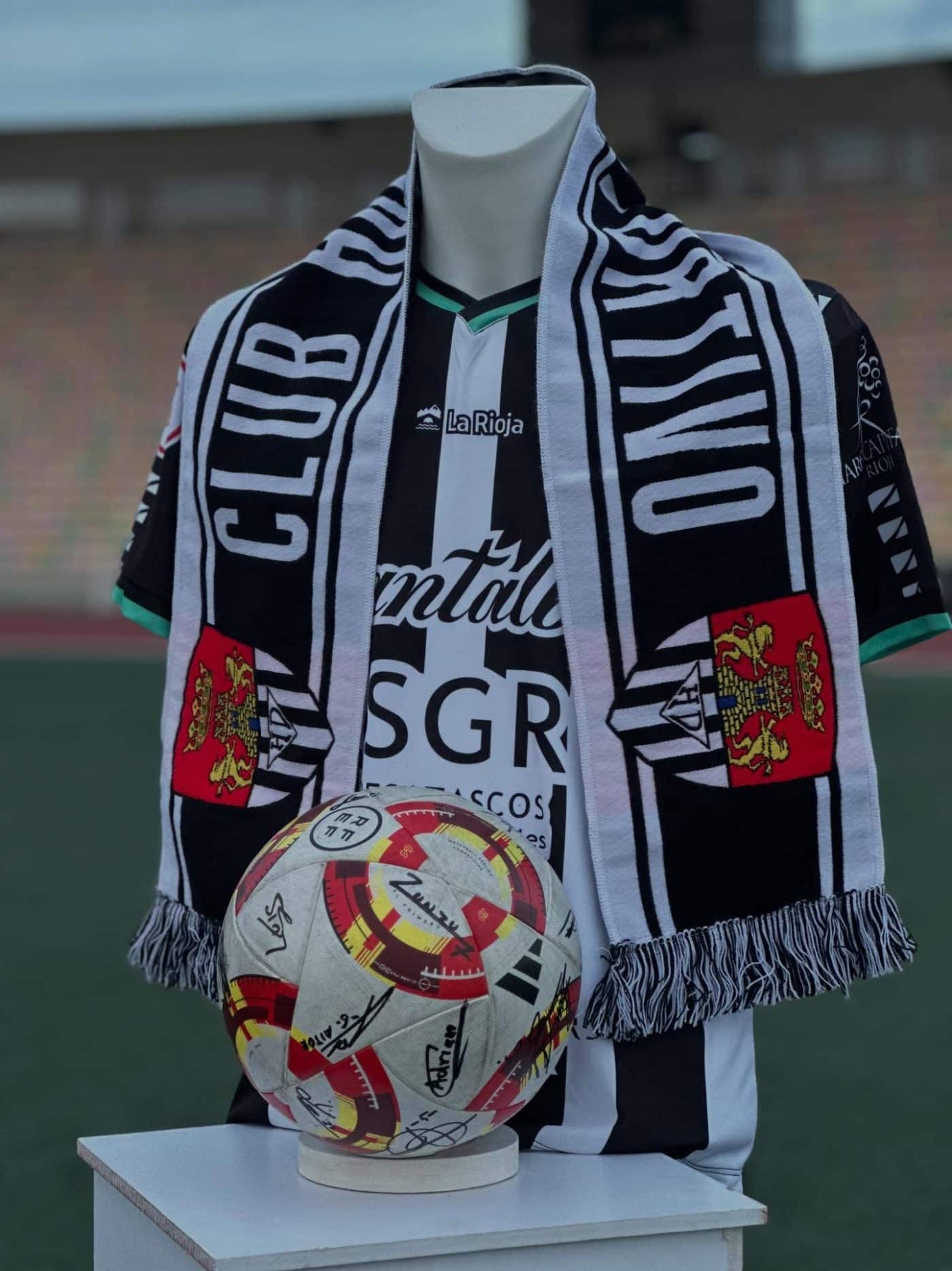 El Haro Deportivo invita a los escolares jarreros al último partido del año en el Luis de la Fuente 1