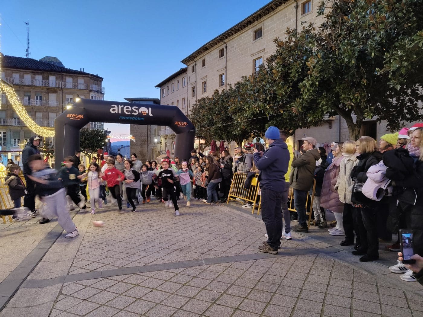 Haro adelantó las campanadas de fin de año con una tarde festiva en la plaza de la Paz 17 Haro adelantó las campanadas de fin de año con una tarde festiva en la plaza de la Paz 17