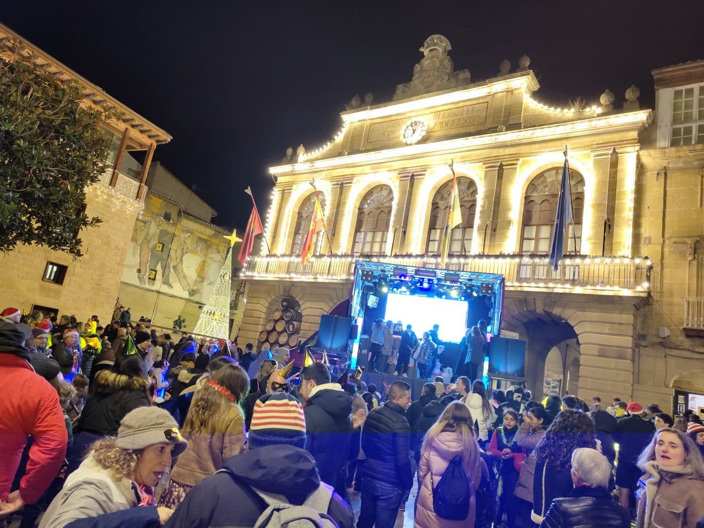 Haro adelantó las campanadas de fin de año con una tarde festiva en la plaza de la Paz 7 Haro adelantó las campanadas de fin de año con una tarde festiva en la plaza de la Paz 7