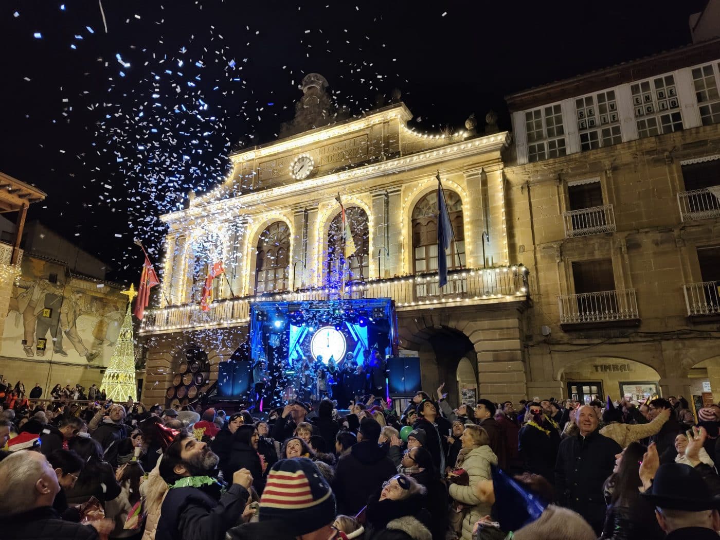 Haro adelantó las campanadas de fin de año con una tarde festiva en la plaza de la Paz 2 Haro adelantó las campanadas de fin de año con una tarde festiva en la plaza de la Paz 2