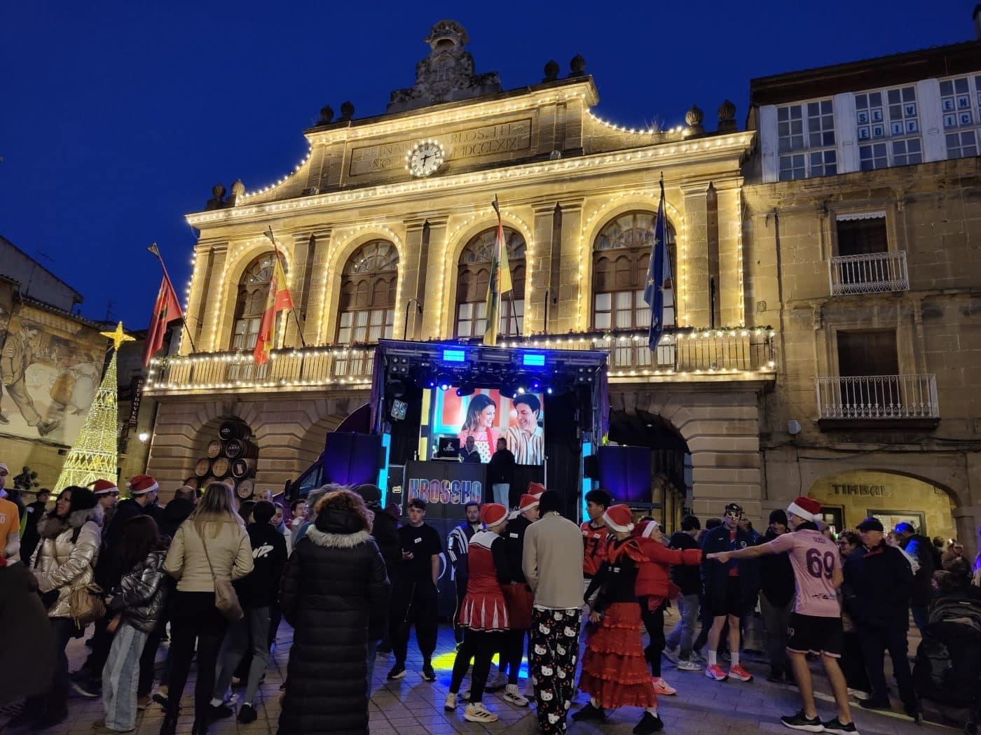 Haro adelantó las campanadas de fin de año con una tarde festiva en la plaza de la Paz 13 Haro adelantó las campanadas de fin de año con una tarde festiva en la plaza de la Paz 13