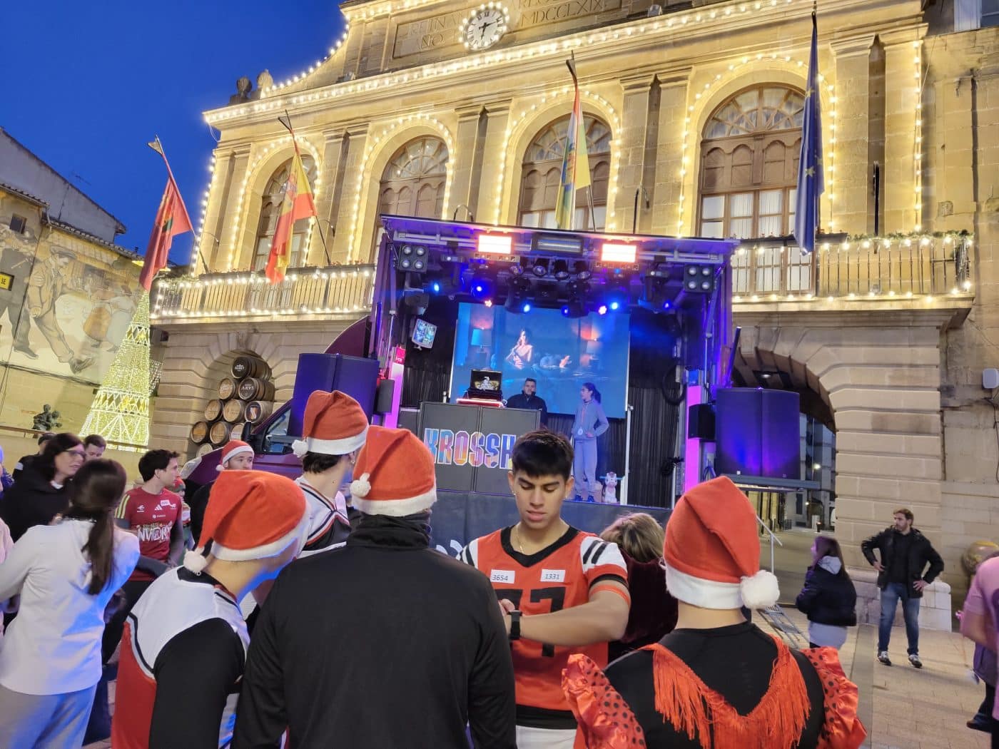 Haro adelantó las campanadas de fin de año con una tarde festiva en la plaza de la Paz 3 Haro adelantó las campanadas de fin de año con una tarde festiva en la plaza de la Paz 3