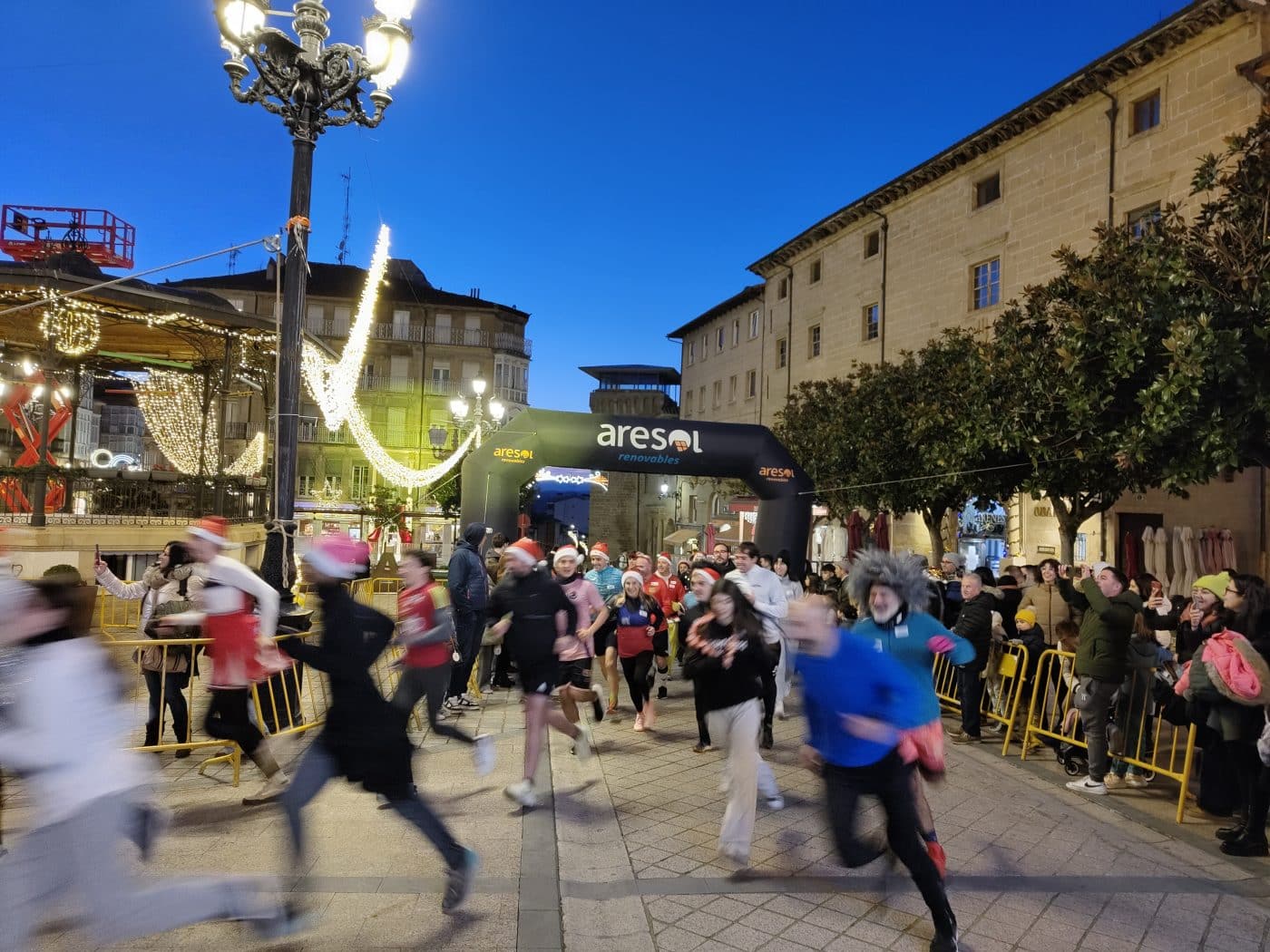 Haro adelantó las campanadas de fin de año con una tarde festiva en la plaza de la Paz 21 Haro adelantó las campanadas de fin de año con una tarde festiva en la plaza de la Paz 21