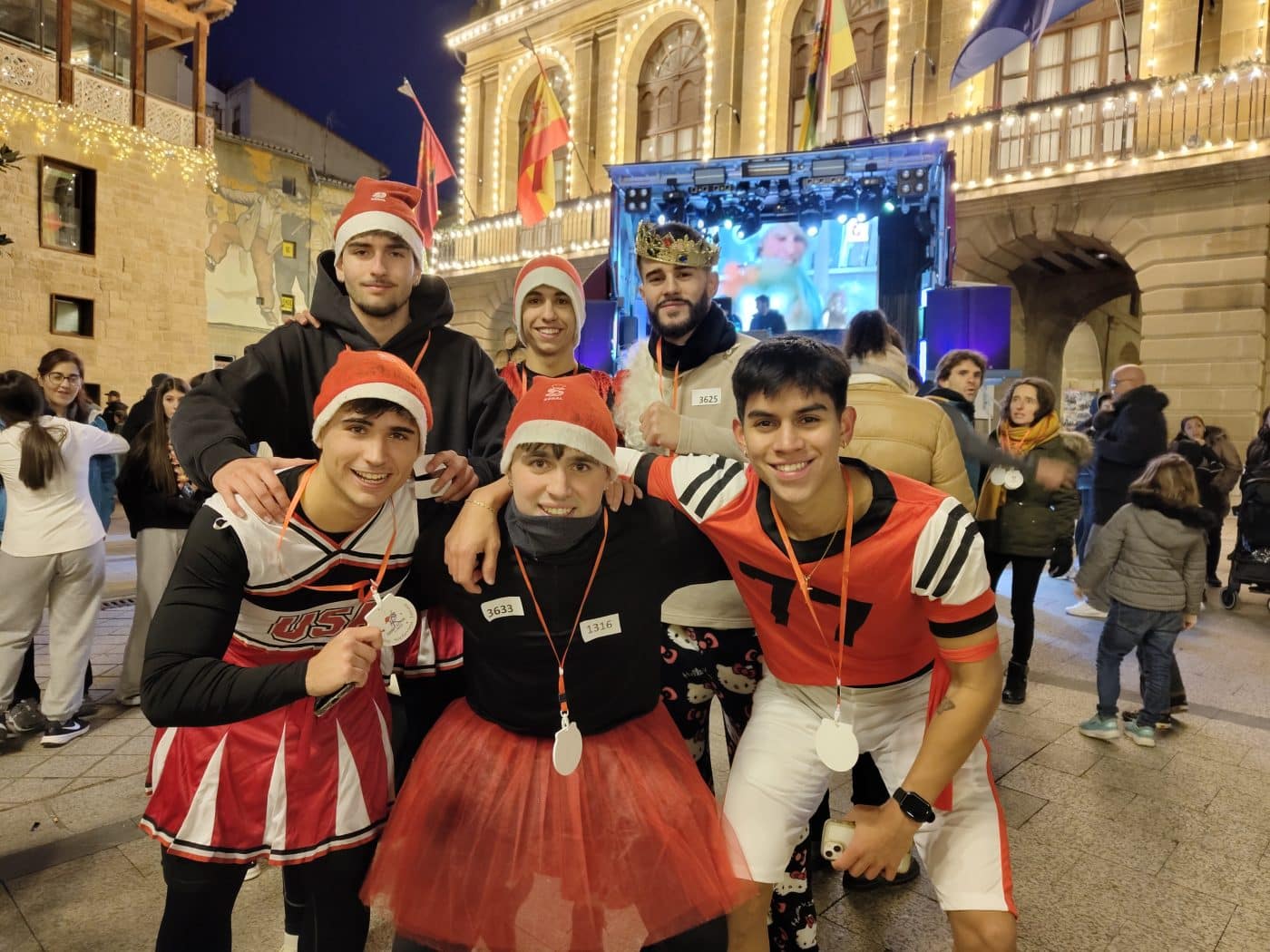 Haro adelantó las campanadas de fin de año con una tarde festiva en la plaza de la Paz 22 Haro adelantó las campanadas de fin de año con una tarde festiva en la plaza de la Paz 22