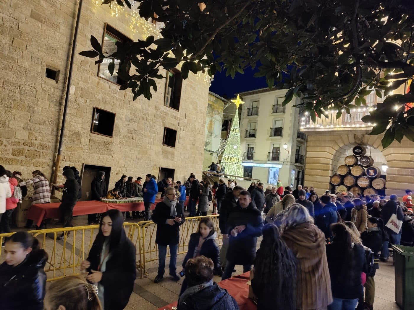 Haro adelantó las campanadas de fin de año con una tarde festiva en la plaza de la Paz 11 Haro adelantó las campanadas de fin de año con una tarde festiva en la plaza de la Paz 11