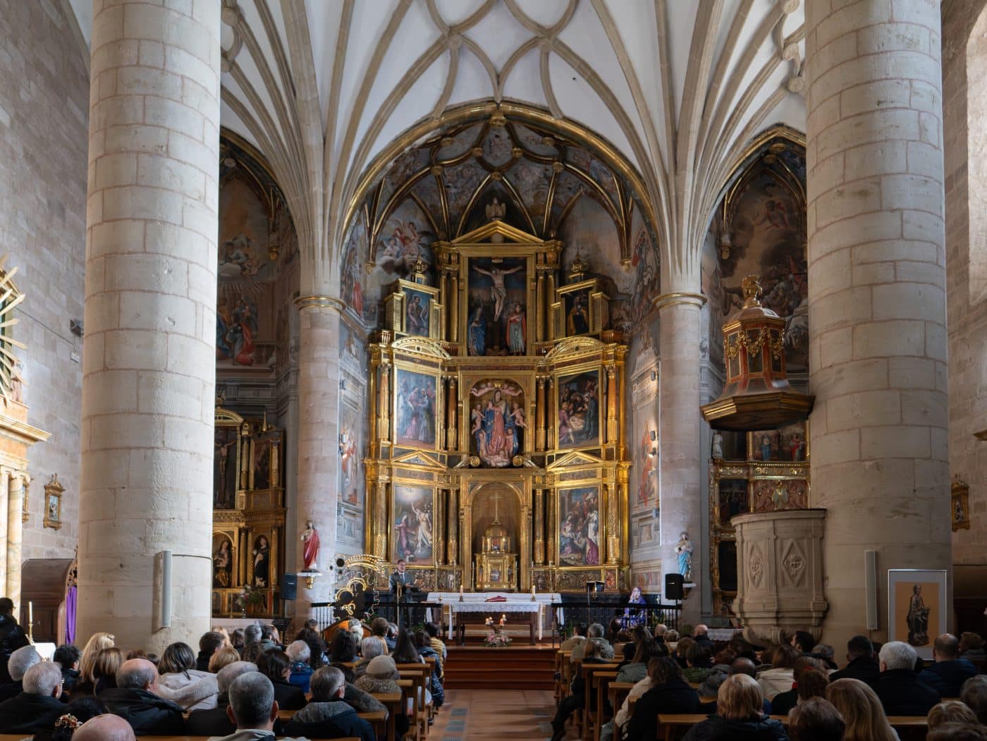 Recuperado el retablo mayor de la iglesia de Arenzana de Abajo con una inversión de más de 100.000 euros 2