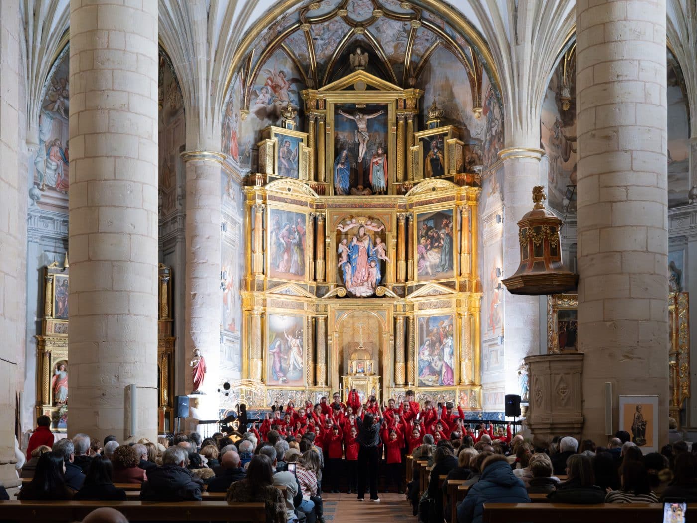Recuperado el retablo mayor de la iglesia de Arenzana de Abajo con una inversión de más de 100.000 euros 5