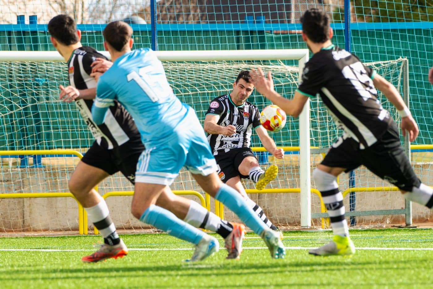 El Haro suma una nueva derrota ante el Comillas y se asoma al peligro 1