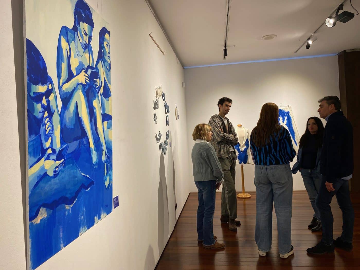 La jarrera Lorena Aduna lleva su mirada pictórica a la exposición 'Amalgama de azules' en Logroño 1 La jarrera Lorena Aduna lleva su mirada pictórica a la exposición 'Amalgama de azules' en Logroño 1
