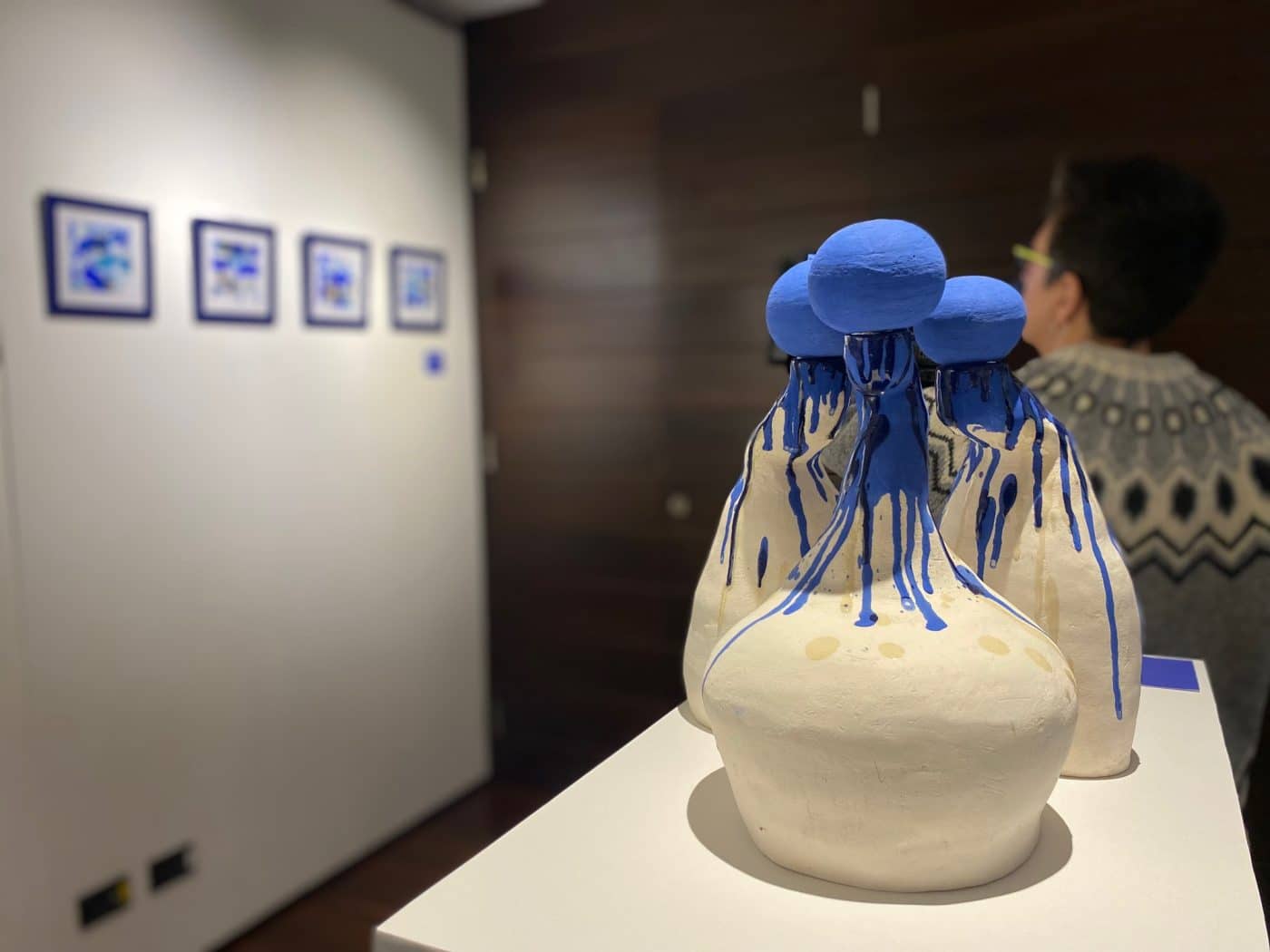 La jarrera Lorena Aduna lleva su mirada pictórica a la exposición 'Amalgama de azules' en Logroño 2 La jarrera Lorena Aduna lleva su mirada pictórica a la exposición 'Amalgama de azules' en Logroño 2