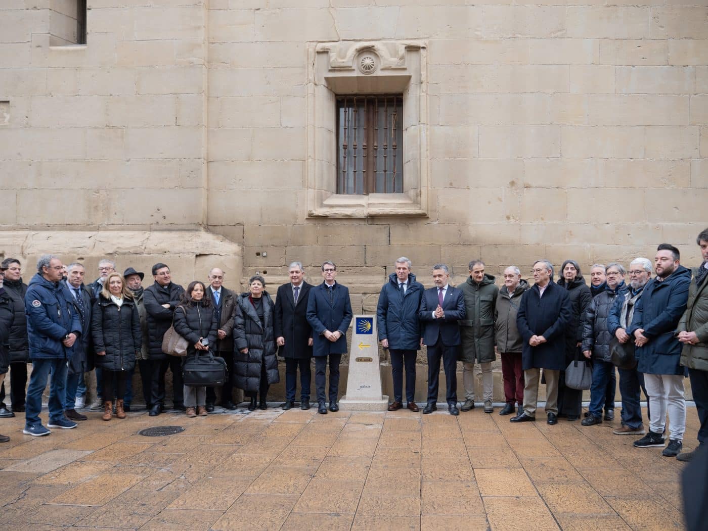 La Rioja y Galicia refuerzan su vínculo en torno al Camino de Santiago con la inauguración de un nuevo monolito en Logroño 1 La Rioja y Galicia refuerzan su vínculo en torno al Camino de Santiago con la inauguración de un nuevo monolito en Logroño 1