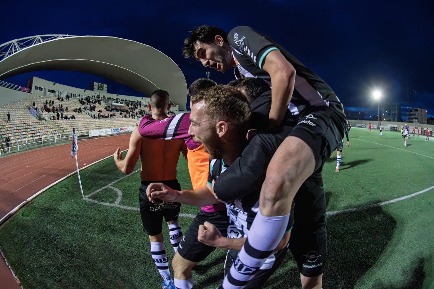 El Haro tumba al Calahorra con un golazo de Zunzunegui en el descuento 5