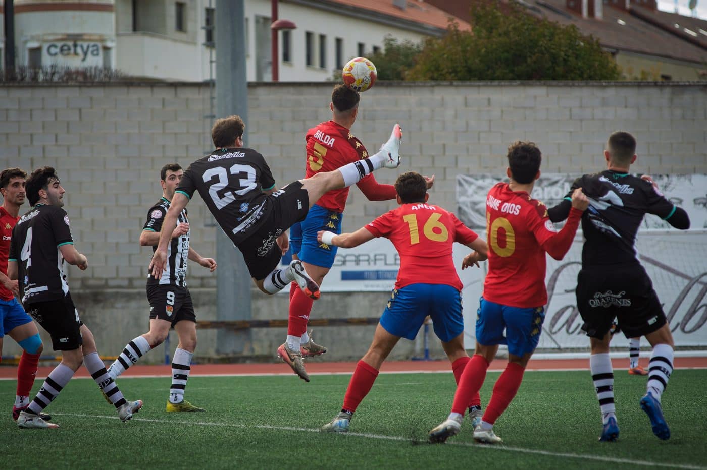 El Haro tumba al Calahorra con un golazo de Zunzunegui en el descuento 11