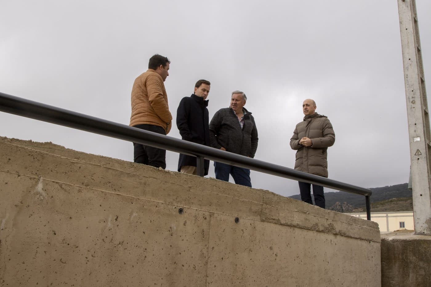 Foncea mejora el acceso a la ermita y el cementerio con un nuevo muro de contención 1