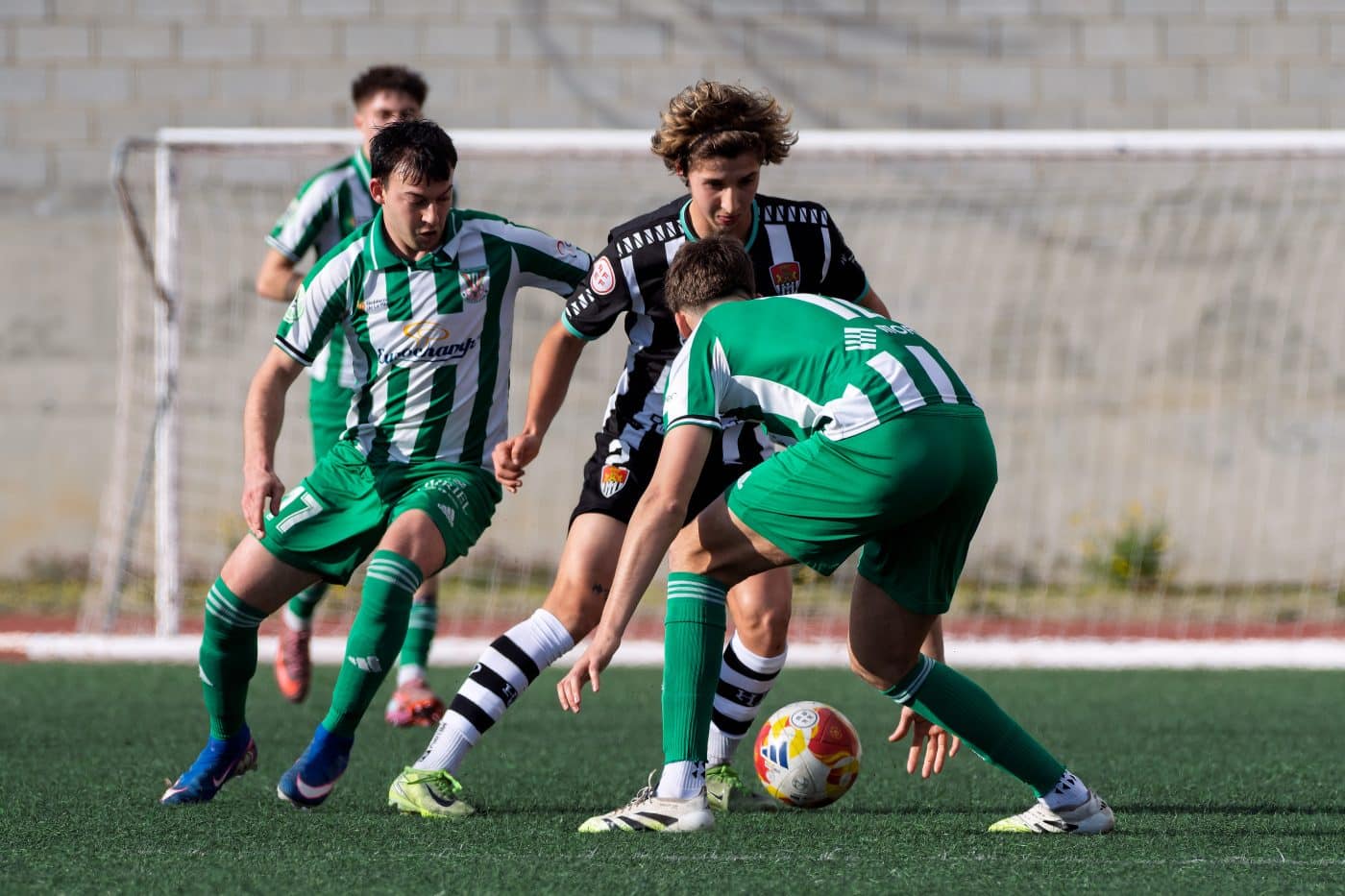 El Haro logra ante el Pradejón su sexto triunfo consecutivo y se pone a cinco puntos del playoff 9